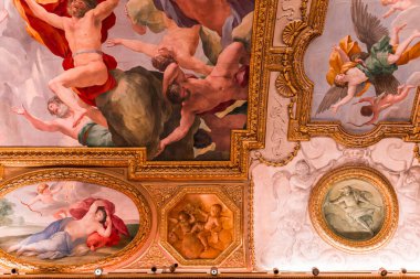 PARIS, FRANCE, ECTOBER 20, 2022 Mazarin galerisinin tavan freskleri ve sıva dekorları, Ulusal Kütüphane, Richelieu sitesi, Paris, Fransa İtalyan ressamlar Giovanni Francesco Romanelli, Gian FrancescoGrimaldi, 17. yüzyıl