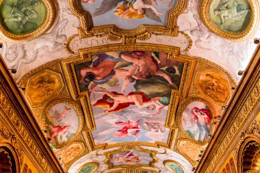 PARIS, FRANCE, ECTOBER 20, 2022, Mazarin galerisinin tavan freskleri ve sıva dekorları, Ulusal Kütüphane, Richelieu sitesi, Paris, Fransa, İtalyan ressamlar Giovanni Francesco Romanelli, Gian FrancescoGrimaldi, 17. yüzyıl