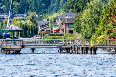 Renton, Washington 'daki Coulon Park yakınlarındaki rıhtım evleri.