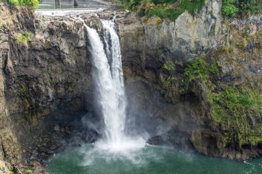 Yazın Snoqualmie Falls manzarası.