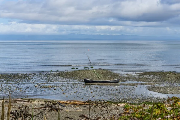 Een Boot Ligt Aan Kustlijn Bij Pillar Point Washington State — Stockfoto