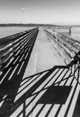 Dash Point, Washington 'da boş bir iskele..