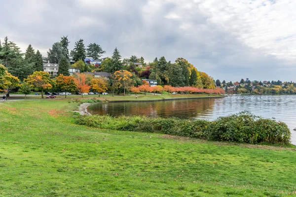Árboles Otoñales Bordean Orilla Del Lago Washington Seattle — Foto de Stock