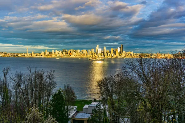 Sole Tramonto Brillare Città Seattle Acroos Elliott Bay — Foto Stock
