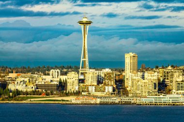 Washington 'daki Seattle rıhtımında bulutlar uçuşuyor..