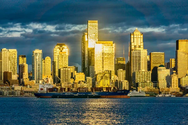 Den Nedgående Solen Får Del Staden Seattle Att Lysa Över — Stockfoto