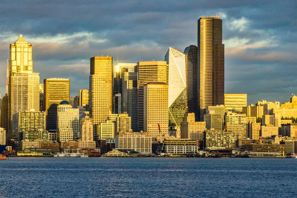 Lenyugvó Nap Miatt Seattle Egy Része Átsüt Elliott Bay — Stock Fotó