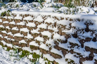 Washington, Burien 'de bir duvarda kar yatıyor..