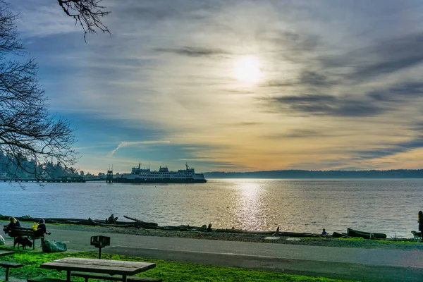 Sol Está Detrás Las Nubes Largo Del Zapato West Seattle —  Fotos de Stock