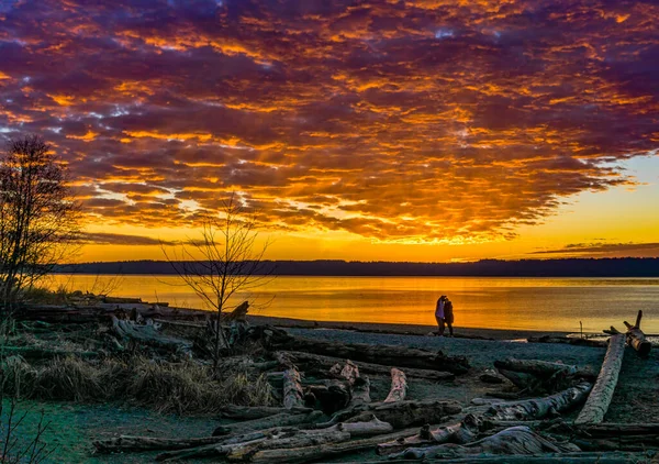 Ett Lager Moln Svävar Över Puget Sound Vid Solnedgången Washington — Stockfoto