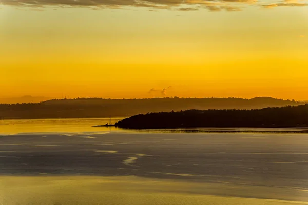 ワシントン州の雲とピュージェット サウンドの夕日 — ストック写真