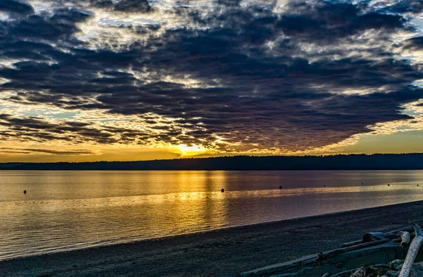 Matahari Terbenam Yang Gelap Atas Puget Sound Burien Washington — Stok Foto