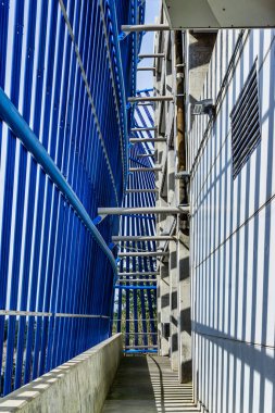 Washington 'da bir tren istasyonunda mimarinin çizgileri ve gölgeleri.