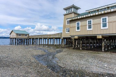 Washington, Redondo Sahili 'nde bir rıhtım ve dere manzarası.