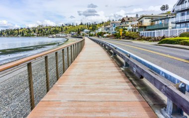 Redondo Beach, Washington 'daki sahil yürüyüşünün manzara görüntüsü..