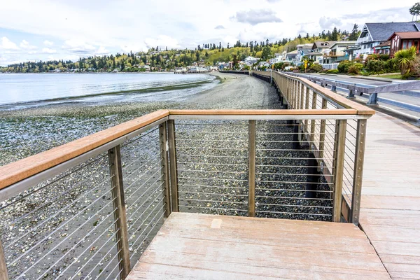 Redondo Beach, Washington 'daki sahil yürüyüşünün manzara görüntüsü..