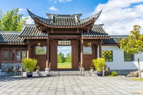 Güney Seattle, Washington 'daki bir Çin Bahçesi avlusundan manzara.