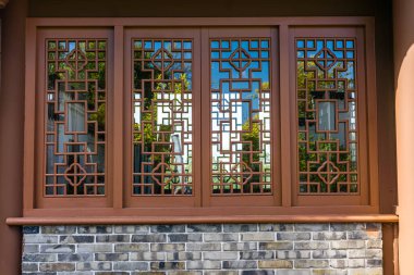 Güney Seattle, Washington 'da bir Çin bahçesinde latice çalışmaları.