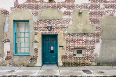 Güney Carolina, Charleston 'da kısmen kaplı tuğla duvar.