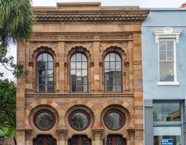 Güney Carolina, Charleston 'da histroik bir binanın camları..