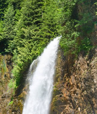 Whitewater, Washington 'da Franklin Şelalesi' nin tepesine hücum ediyor..
