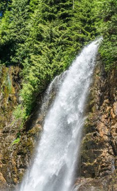 Whitewater, Washington 'da Franklin Şelalesi' nin tepesine hücum ediyor..