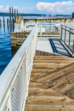 Washington Ruston 'daki Dickman Mill Parkı' nda bir yürüyüş yolu..