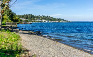 Seattle, Washington Leschi bölgesindeki liman kıyısı..