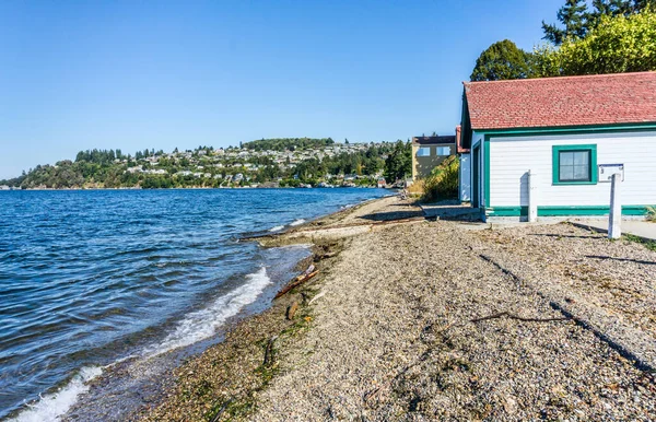 Brown 's Point, Washington' daki rıhtım evleri.