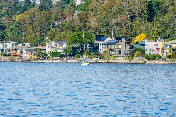 Barco Está Atracado Frente Casas West Seattle Washington — Fotografia de Stock