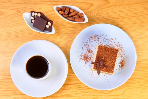 Italienisches Dessert Semifreddo Viennetta Kaffeegeschmack Und Schokoladenflocken Mit Schokoladenpulver Und — Stockfoto