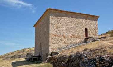11. yüzyılda inşa edilmiş San Baudelio 'nun MozArap inzivası. Olağanüstü bir tekillik içeren Romanca tablolarıyla tanınır. Casillas de Berlanga, Soria ili..