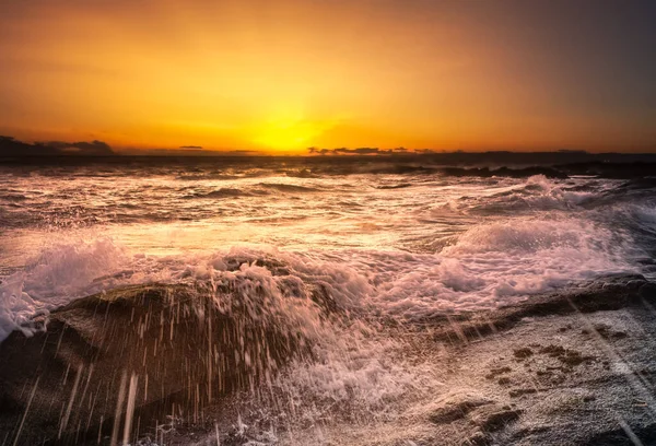 Seascape Troon Shore Rocks Night Sunset Choppy Sea Splashing Waves — Fotografia de Stock