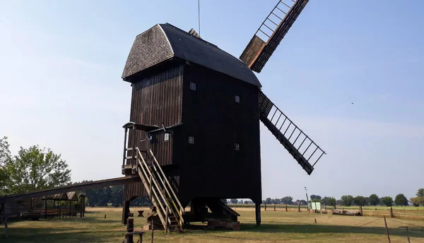 Moinho de vento medieval foto de stock. Imagem de moinho - 33473236