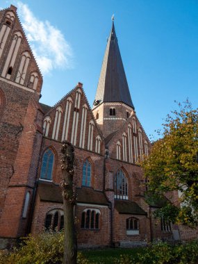 Saint Mary Kilisesi, Almanya 'nın Saksonya-Anhalt eyaletinde yer alan bir kilisedir.. 