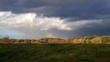Der Gartower See entstand aus dem Fluss Seege, eines linken Elbzuflusses, der noerdlich von Gartow  in den 1970er Jahren kuenstlich aufgestaut wurde. 