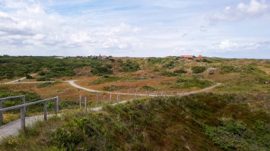 Der Gartower See entstand aus dem Fluss Seege, eines linken Elbzuflusses, der noerdlich von Gartow  in den 1970er Jahren kuenstlich aufgestaut wurde. 