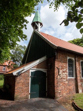 Evanjelik Luteryan Eski Ada Kilisesi 1696 yılında Doğu Frizya 'nın Spiekeroog adasında inşa edilmiştir. Doğu Frizya adasındaki hayatta kalan en eski kilisedir..