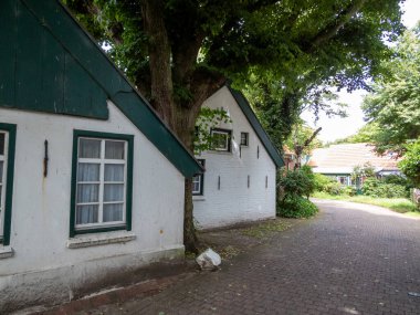 Der Gartower See entstand aus dem Fluss Seege, eines linken Elbzuflusses, der noerdlich von Gartow  in den 1970er Jahren kuenstlich aufgestaut wurde. 