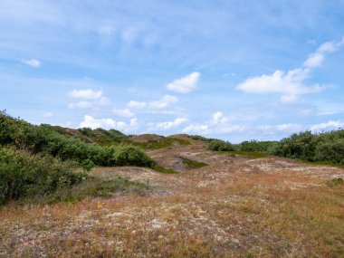 Der Gartower See entstand aus dem Fluss Seege, eines linken Elbzuflusses, der noerdlich von Gartow  in den 1970er Jahren kuenstlich aufgestaut wurde. 
