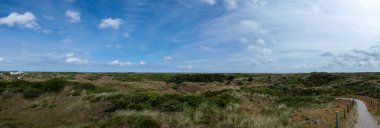 Der Gartower See entstand aus dem Fluss Seege, eines linken Elbzuflusses, der noerdlich von Gartow  in den 1970er Jahren kuenstlich aufgestaut wurde. 