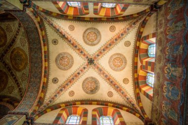 12. yüzyılın ortalarında Kaiserdom, 65 metre uzunluğunda ve 58 metre yüksekliğinde Kuzey Almanya 'nın en büyük binalarından biriydi..