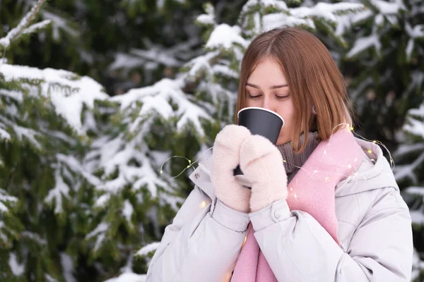 Girl Drinking Coffee Winter Snow Covered Forest Christmas Winter Holidays — Stockfoto