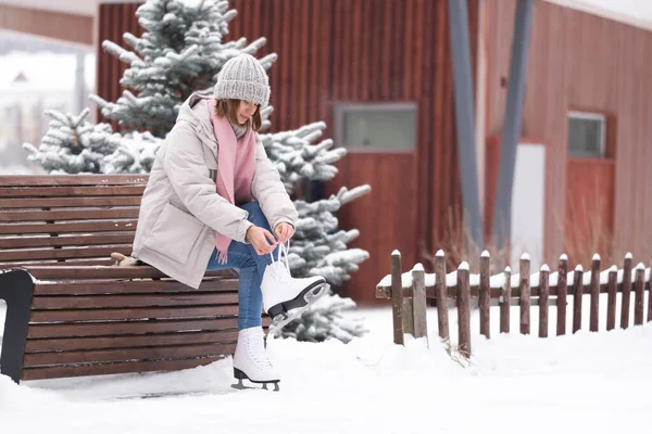Girl Laces Her Skates While Sitting Park Bench Young Woman — Stockfoto