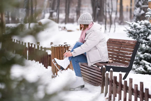 Girl Laces Her Skates While Sitting Park Bench Young Woman — Stockfoto