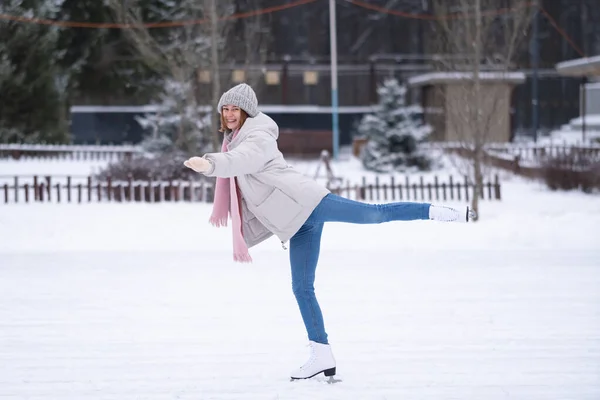 Girl Skating City Park Young Woman Actively Spending Winter Day — Stock Photo, Image