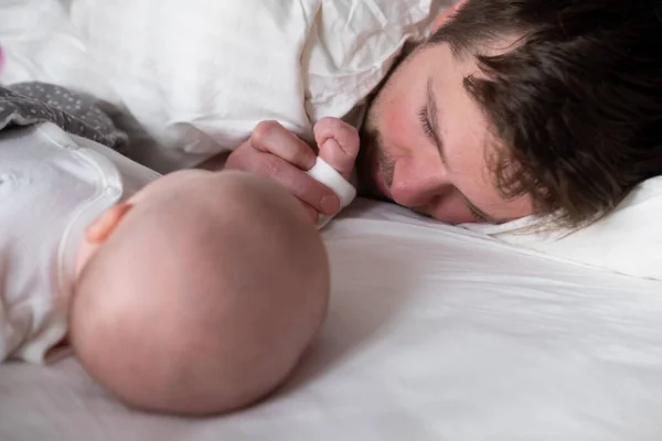 Sleeping father and cute child resting together in bed. — Stock Photo, Image