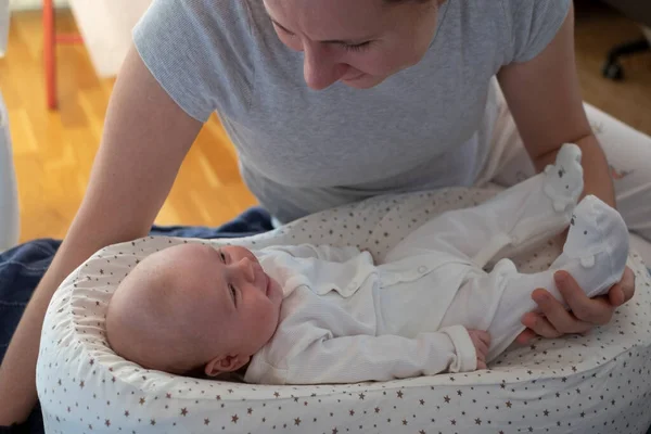 Close up portrait of mother with a baby resting on bed — Stock Photo, Image