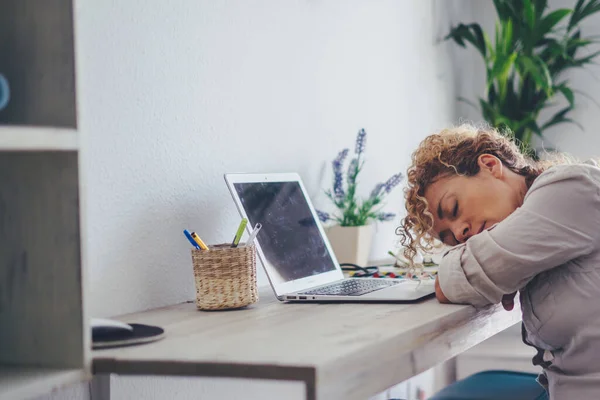 Tired Woman Asleep Front Laptop Computer Home Office Workstation Room — Stock Photo, Image