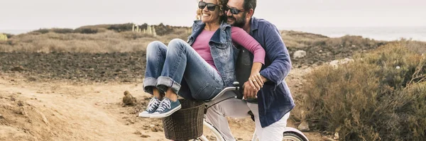 Junge Erwachsene Paare Haben Spaß Zusammen Genießen Eine Radtour Mann — Stockfoto